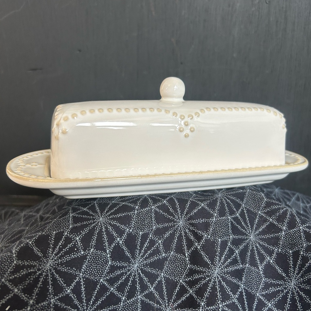 Fontilla Cream 1/4 lb Covered Butter Dish by Food Network